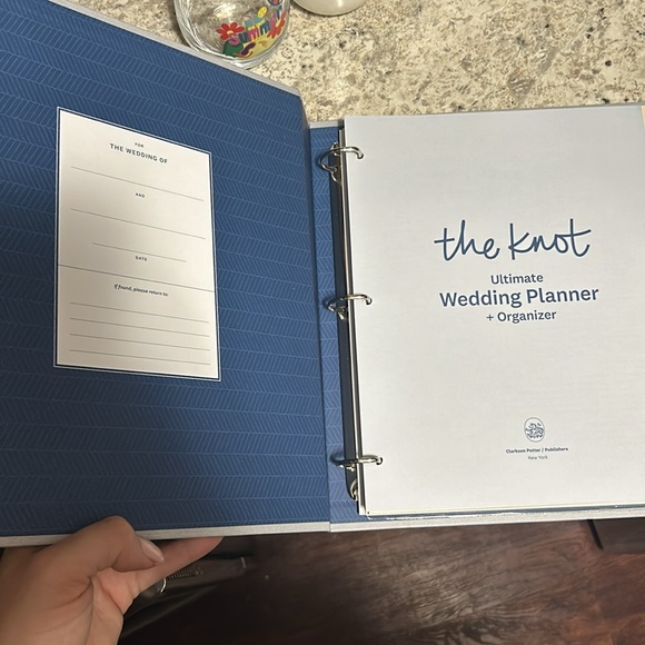 The KNOT wedding planner binder BRAND NEW never used - Picture 3 of 4